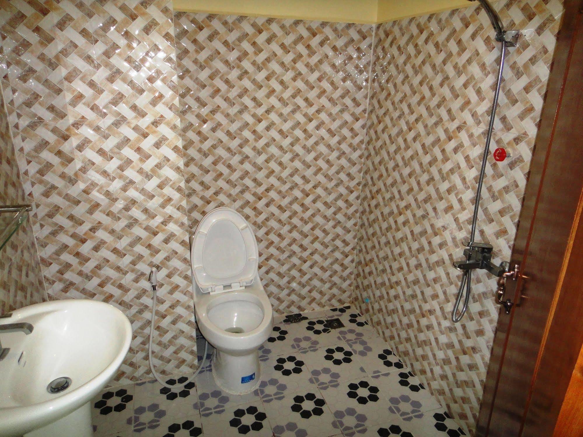 Borey Vatanac Guesthouse 贡布 外观 照片