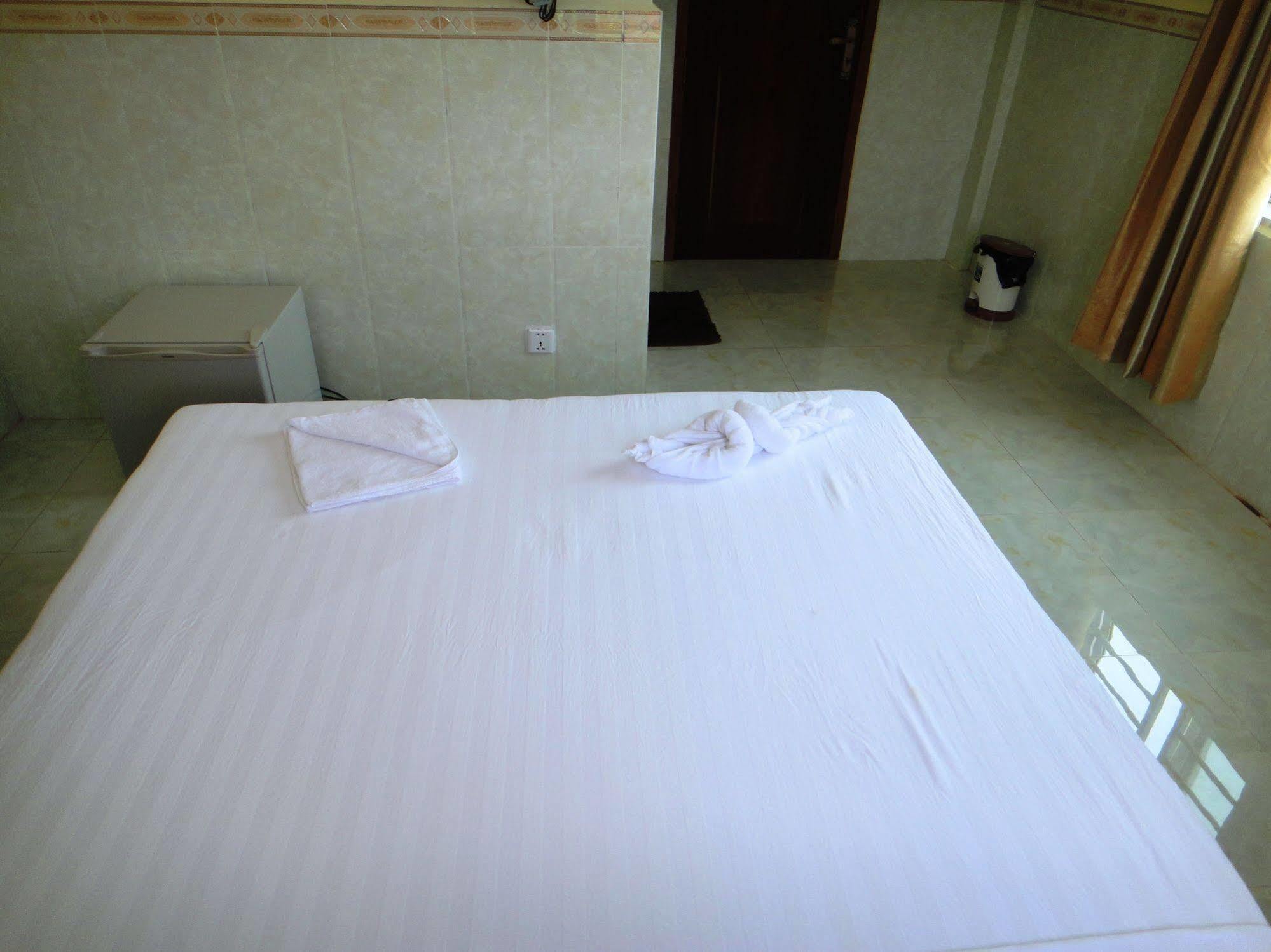 Borey Vatanac Guesthouse 贡布 外观 照片
